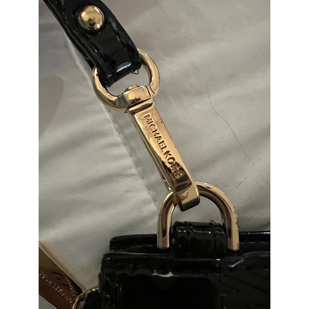 Michael Kors Jet Set Large Patent Logo Gold Zipper Wristlet Wallet - Picture 6 of 8